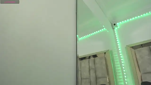 Titan Moreno  online show from 04/23/26, 12:04