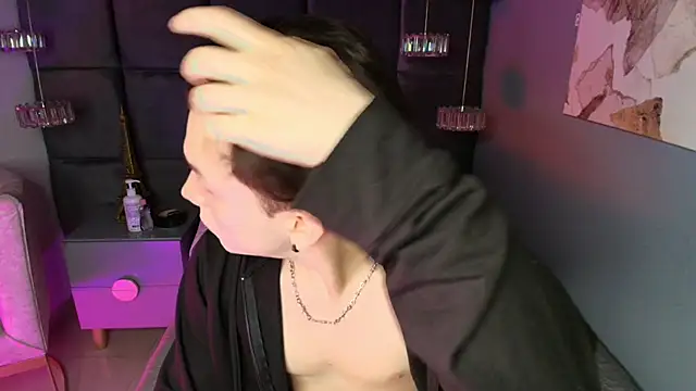 hollannd  online show from 04/11/26, 01:04