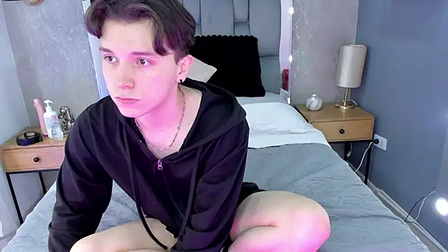 hollannd  online show from 04/23/26, 01:35