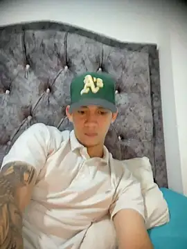 Snapshot of Sacro_sex chatting on 02/28/26, 05:30 Sacro sex online show from 02/28/26, 05:30