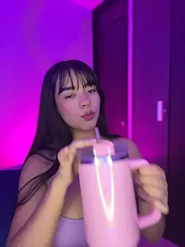 Sophia Wy online show from 04/23/26, 12:56