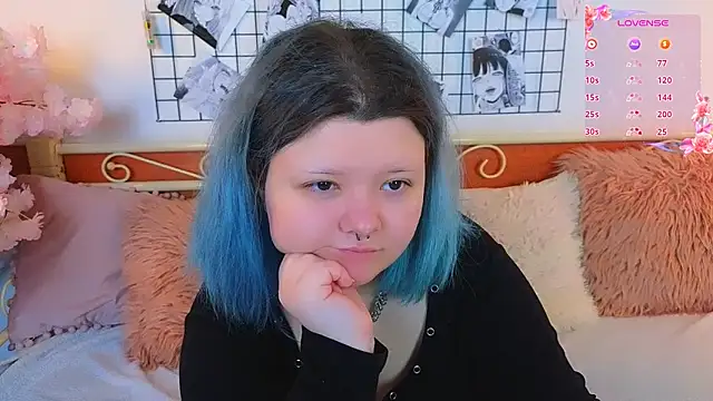 Snapshot of Lunaar_ chatting on 05/17/26, 05:49 Lunaar online show from 05/17/26, 05:49
