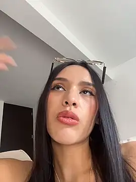 Mia-villalobos online show from 03/11/26, 02:01