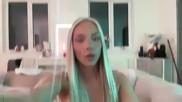 Snapshot of Naughtyblondex chatting on 05/14/26, 10:38 Naughtyblondex online show from 05/14/26, 10:38