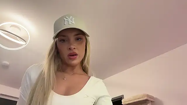 Snapshot of Naughtyblondex chatting on 06/01/26, 11:28 Naughtyblondex online show from 06/01/26, 11:28