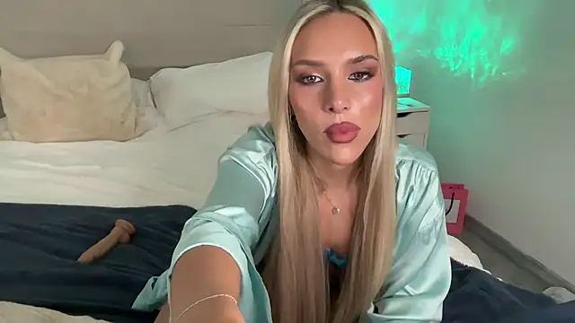 Snapshot of Naughtyblondex chatting on 06/03/26, 06:57 Naughtyblondex online show from 06/03/26, 06:57
