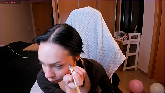 AlexaRayJoel online show from 04/19/26, 08:35