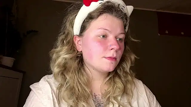 YoungAlina online show from 04/22/26, 10:33