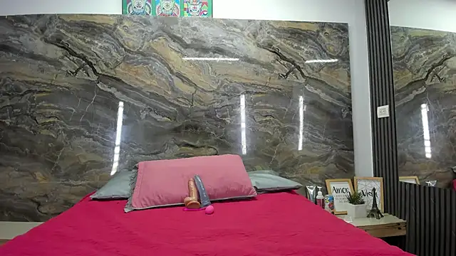 Roxy-Sweett online show from 04/22/26, 03:53