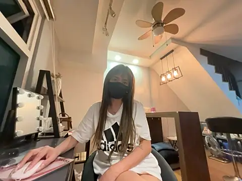 strawberryblossom93 online show from 04/04/26, 04:26