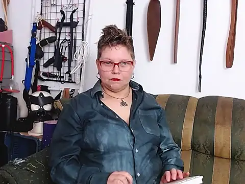 Leah R online show from 03/26/26, 02:11