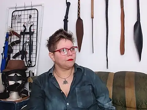 Leah R online show from 04/01/26, 02:03