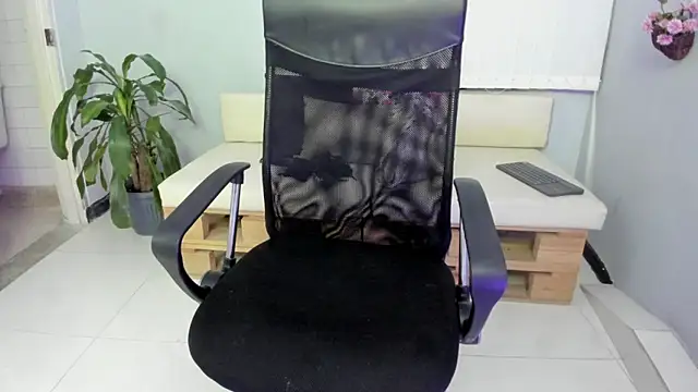 Nahomy Collins  online show from 03/09/26, 08:02