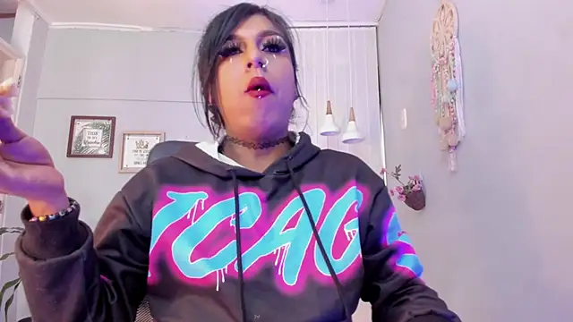 Nahomy Collins  online show from 03/25/26, 07:20