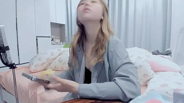 yuanlian66 online show from 04/23/26, 01:02