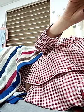 Snapshot of Suka-mon chatting on 04/05/26, 09:39 Suka-mon online show from 04/05/26, 09:39