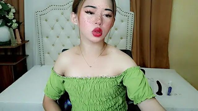 Snapshot of Seductive_sophie chatting on 05/27/26, 03:36 Seductive sophie online show from 05/27/26, 03:36