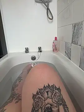 BeeMay22 online show from 03/25/26, 02:01