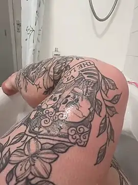 BeeMay22 online show from 04/18/26, 08:20