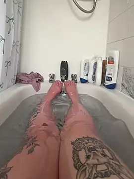 BeeMay22 online show from 04/26/26, 06:27