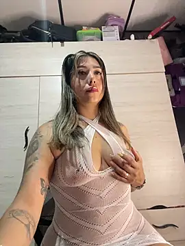 stefanyqueen69 online show from 05/06/26, 01:16