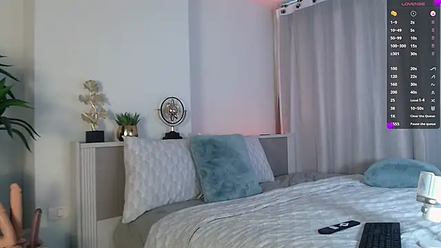 MinaGlow online show from 04/24/26, 01:41