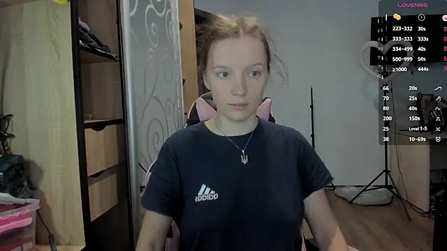 Snapshot of Mary_Blu chatting on 10/13/25, 08:36 Mary Blu online show from 10/13/25, 08:36
