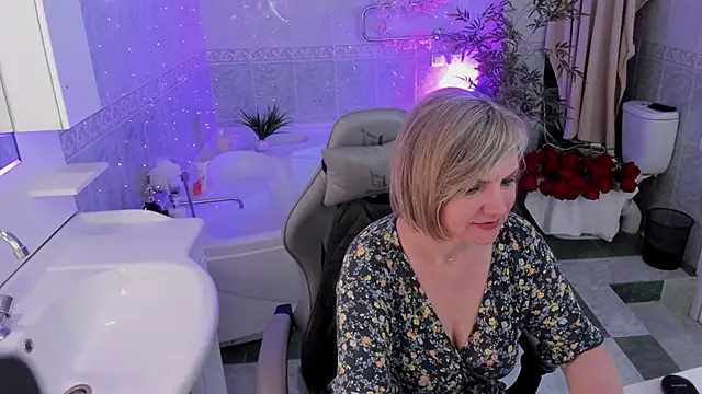 BettyGibsonn online show from 04/24/26, 08:17