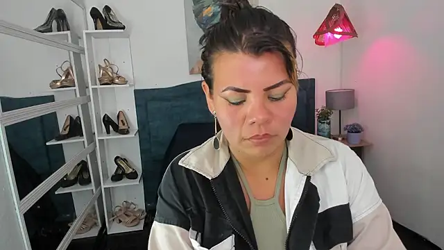KiaraXMilf online show from 03/19/26, 08:24