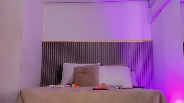 ashvalentine  online show from 04/23/26, 07:38