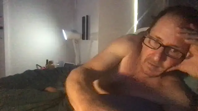 Snapshot of MrBombasticxxx chatting on 05/04/26, 11:01 MrBombasticxxx online show from 05/04/26, 11:01