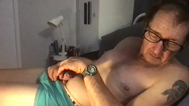 Snapshot of MrBombasticxxx chatting on 07/23/26, 07:45 MrBombasticxxx online show from 07/23/26, 07:45