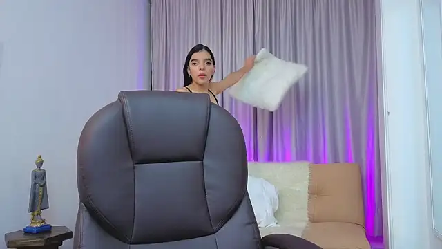 Thalia parkerr  online show from 04/16/26, 12:06