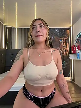 Snapshot of ManuelaVeeleez chatting on 03/03/26, 03:56 ManuelaVeeleez online show from 03/03/26, 03:56