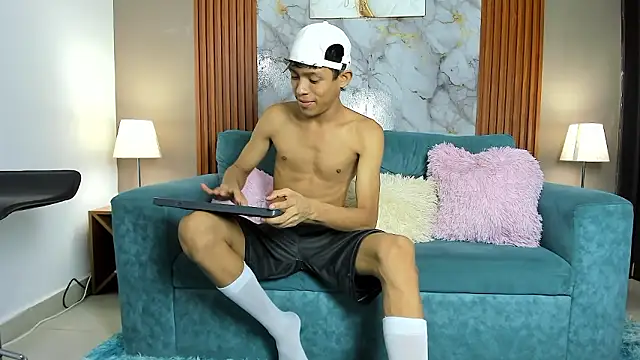 SKINNY BOYXXX online show from 03/06/26, 07:16