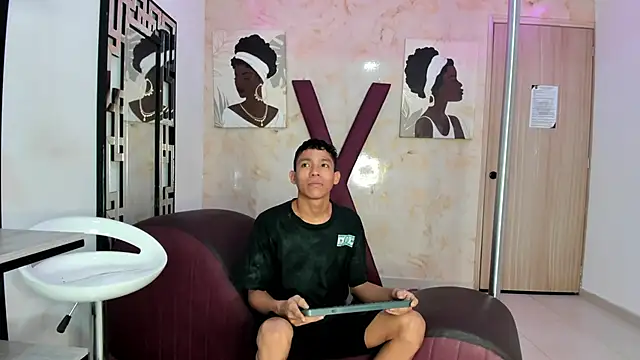 SKINNY BOYXXX online show from 04/17/26, 07:22