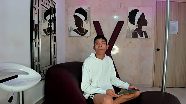 SKINNY BOYXXX online show from 04/21/26, 07:14