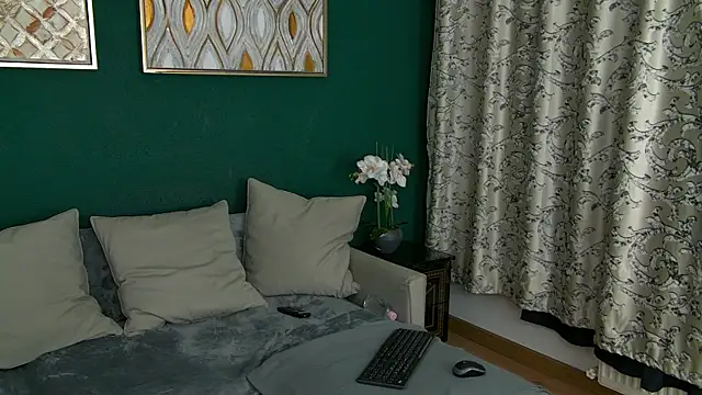 SkinnyNatty online show from 04/17/26, 03:53