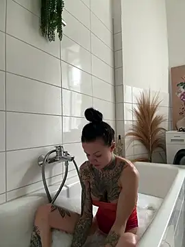 SkinnyLilly online show from 07/06/26, 12:24