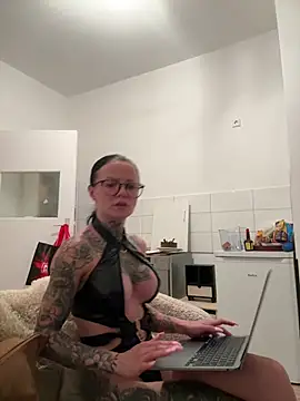 SkinnyLilly online show from 07/16/26, 08:48