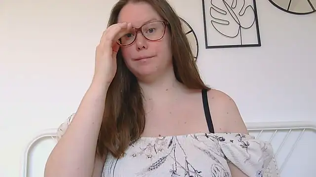 CelineThompson online show from 03/06/26, 12:34