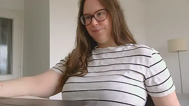 Snapshot of CelineThompson chatting on 05/15/26, 11:50 CelineThompson online show from 05/15/26, 11:50