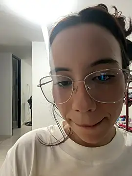 Snapshot of Nicole_Cute04 chatting on 07/04/26, 05:02 Nicole Cute04 online show from 07/04/26, 05:02