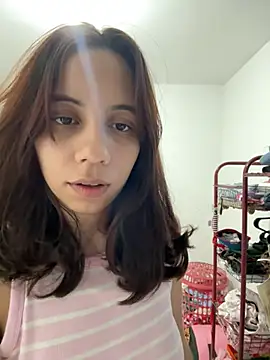 Snapshot of Nicole_Cute04 chatting on 07/06/26, 04:31 Nicole Cute04 online show from 07/06/26, 04:31