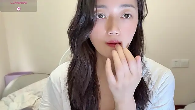 Snapshot of jinxiyao01 chatting on 06/18/26, 02:23 jinxiyao01 online show from 06/18/26, 02:23