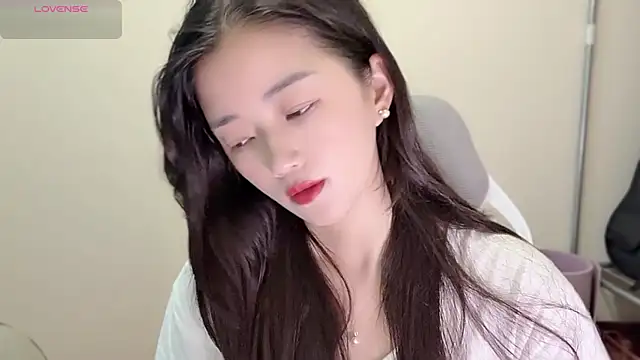 Snapshot of jinxiyao01 chatting on 06/24/26, 02:43 jinxiyao01 online show from 06/24/26, 02:43