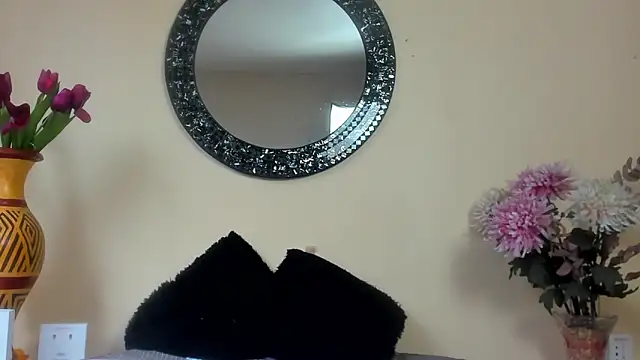 Snapshot of Maye_Milf_ chatting on 03/04/26, 12:44 Maye Milf online show from 03/04/26, 12:44