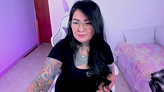 Snapshot of heeyy_kitty chatting on 07/14/26, 10:04 heeyy kitty online show from 07/14/26, 10:04