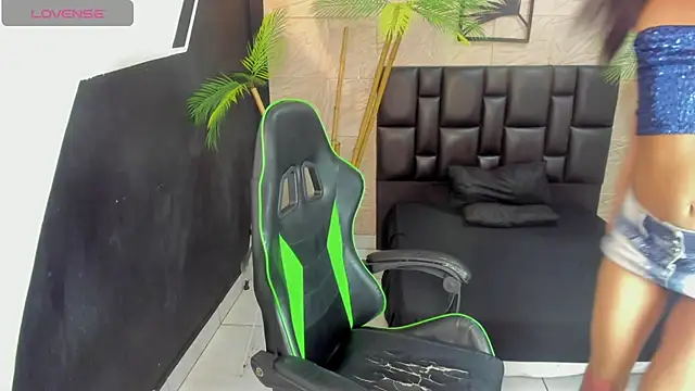 Epril Zoyert online show from 04/24/26, 02:14