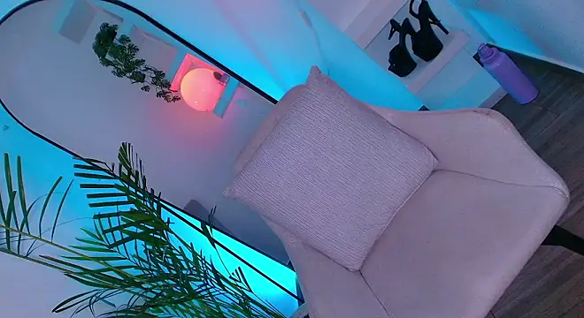 dalilathoms  online show from 03/18/26, 10:35